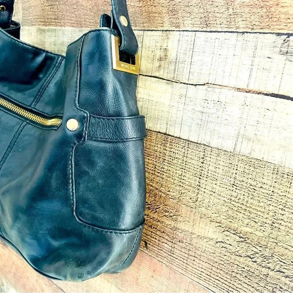 Micheal Kors Distressed Leather Hobo Shoulder Purse - Picture 3 of 12